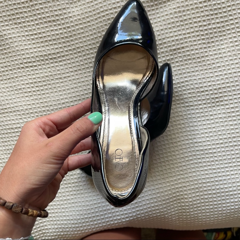 Black pumps